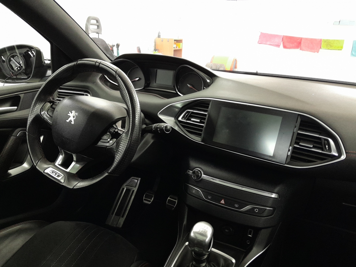 Peugeot 308 II GTline 1,6 THP 205 Autocentrum Bílovec